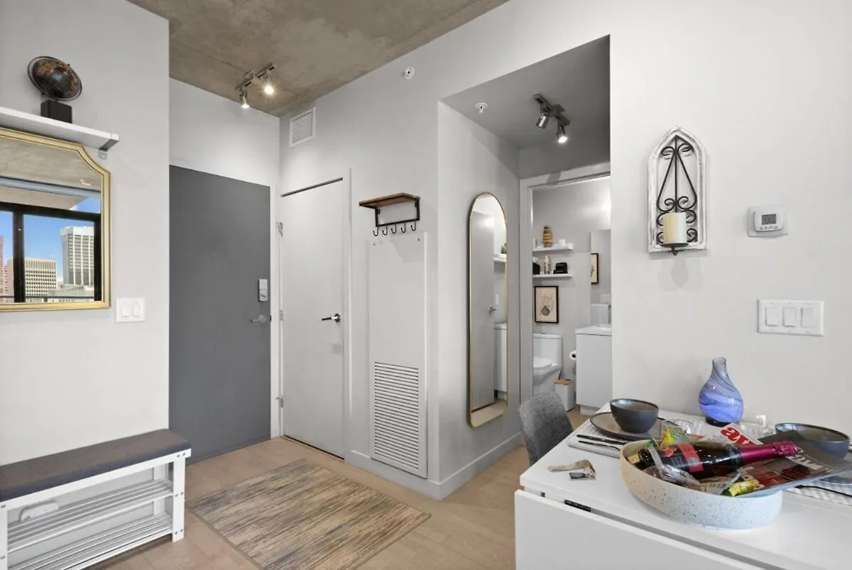 Micronest - Modern Overlooking Downtown Parking Calgary Apartament