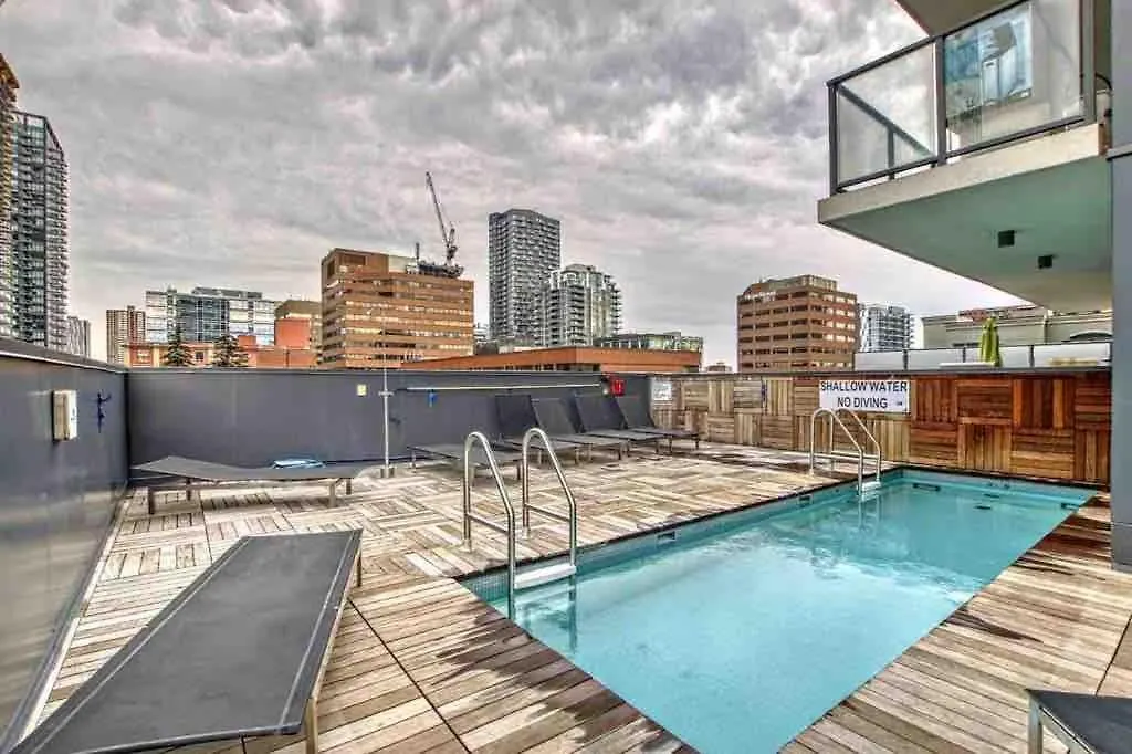 Micronest - Modern Overlooking Downtown Parking Calgary Apartament