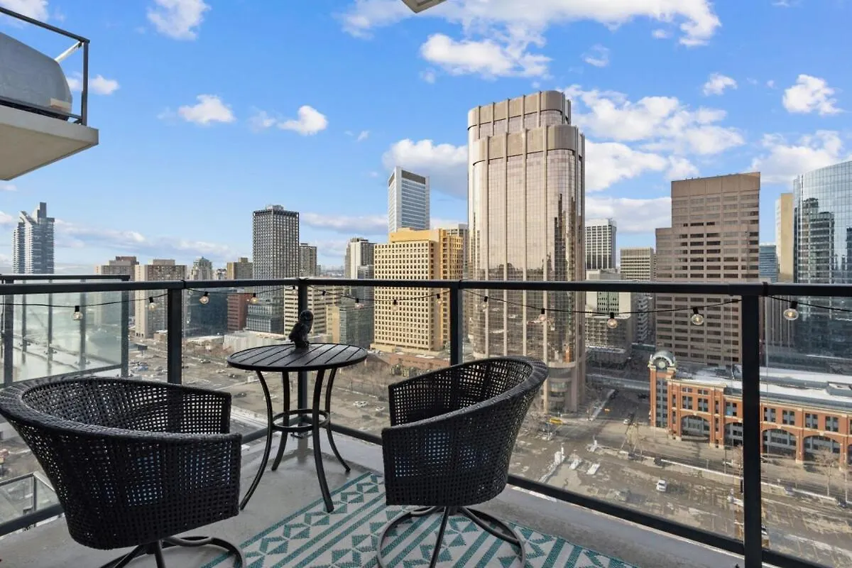 Micronest - Modern Overlooking Downtown Parking Calgary Apartament